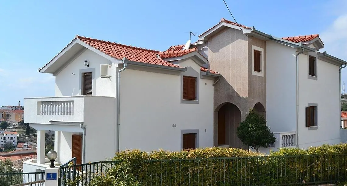 Family Friendly Apartments With A Swimming Pool Mavarstica, Ciovo - 18744 Trogir