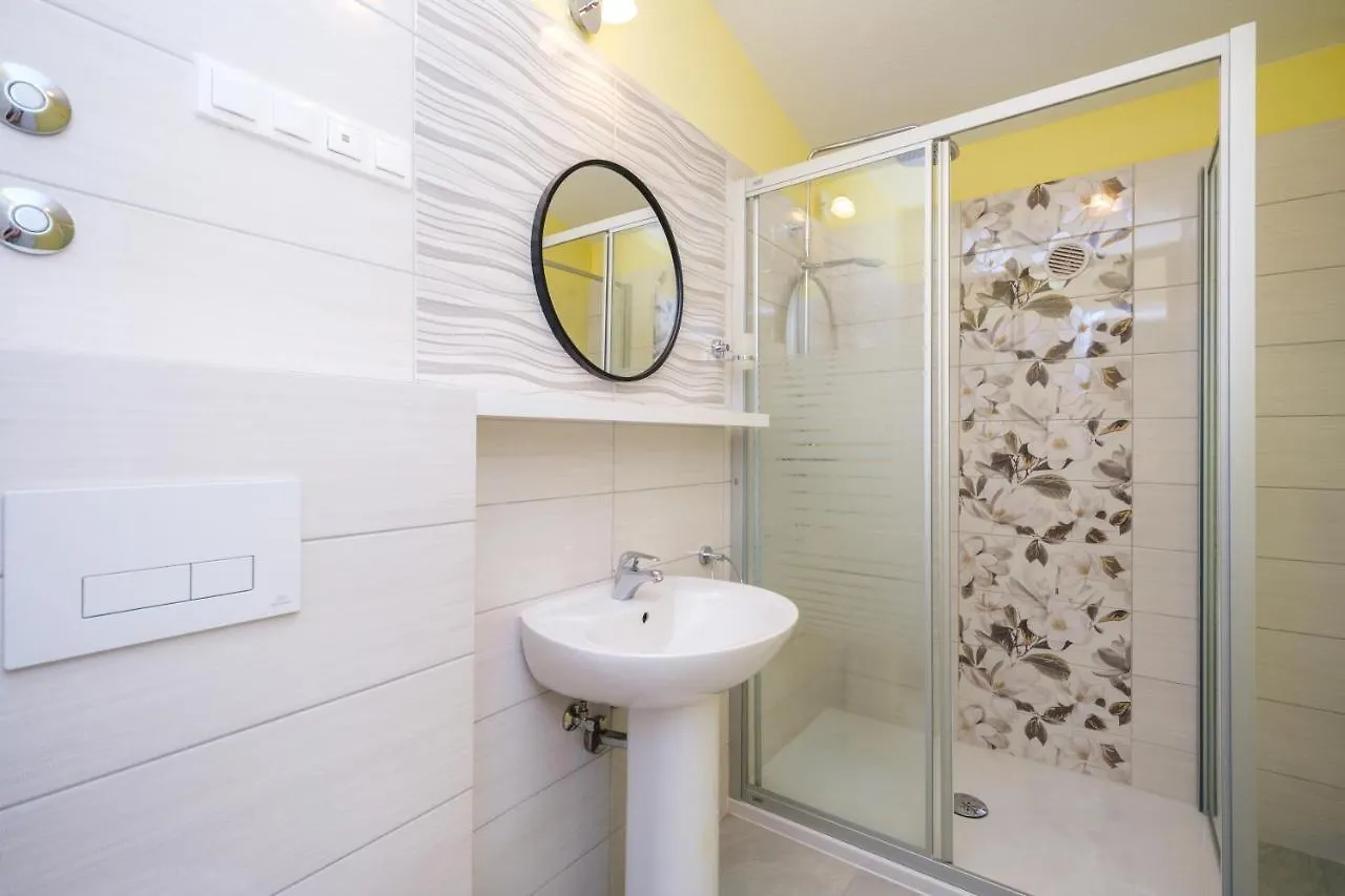Family Friendly Apartments With A Swimming Pool Mavarstica, Ciovo - 18744 Trogir