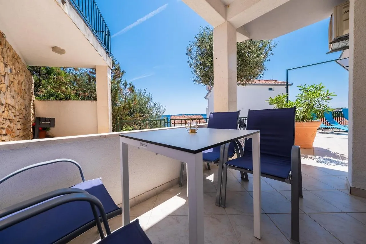 Family Friendly Apartments With A Swimming Pool Mavarstica, Ciovo - 18744 Trogir Chorwacja